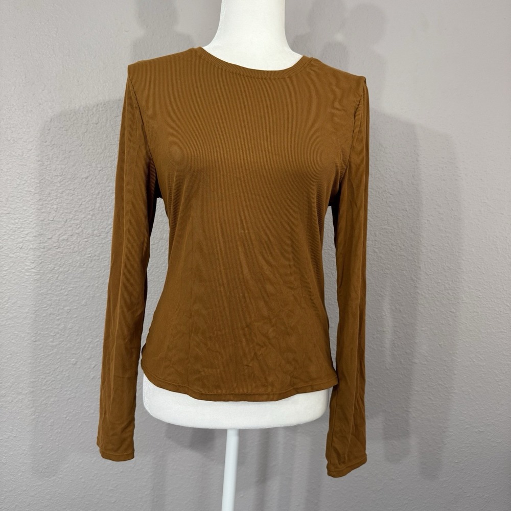 7 Diamond's Women's Size M‎ Camel Long Sleeve Thumbhole Ribbed Trim Core Top - Picture 2 of 7